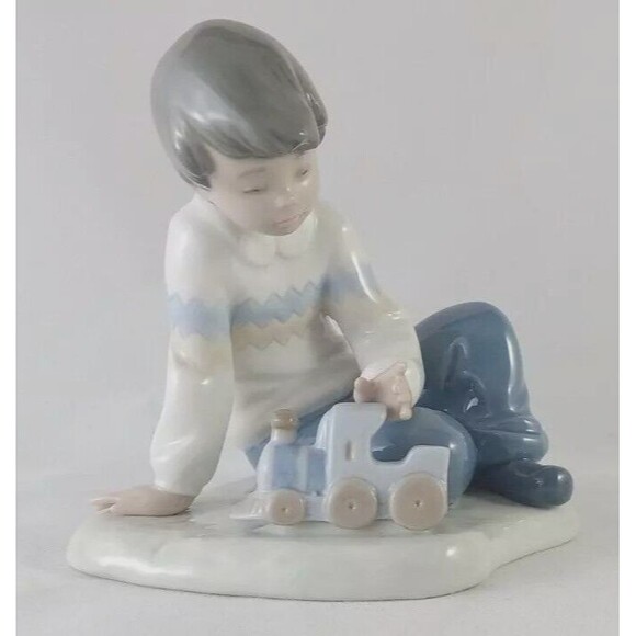 Nao By Lladro Boy with Train Figure A New Toy #1052 - Picture 2 of 7